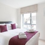 Epsom Serviced Accommodation - Marquis Court Free Wifi Parking Lift Desk Space Apartments - Urban Stay