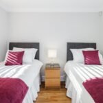 Esher Serviced Accommodation - Portsmouth Road Self-Catering Free Wifi Transfer Apartments - Urban Stay