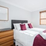 Esher Serviced Accommodation - Portsmouth Road Self-Catering Free Wifi Transfer Apartments - Urban Stay