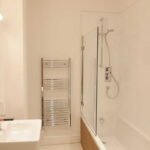 London Serviced Accommodation - Twickenham Free Wifi On-Site Parking Cafe Apartments - Urban Stay