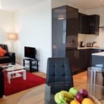 London Serviced Accommodation - Twickenham Free Wifi On-Site Parking Cafe Apartments - Urban Stay