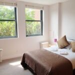 London Serviced Accommodation - Twickenham Free Wifi On-Site Parking Cafe Apartments - Urban Stay