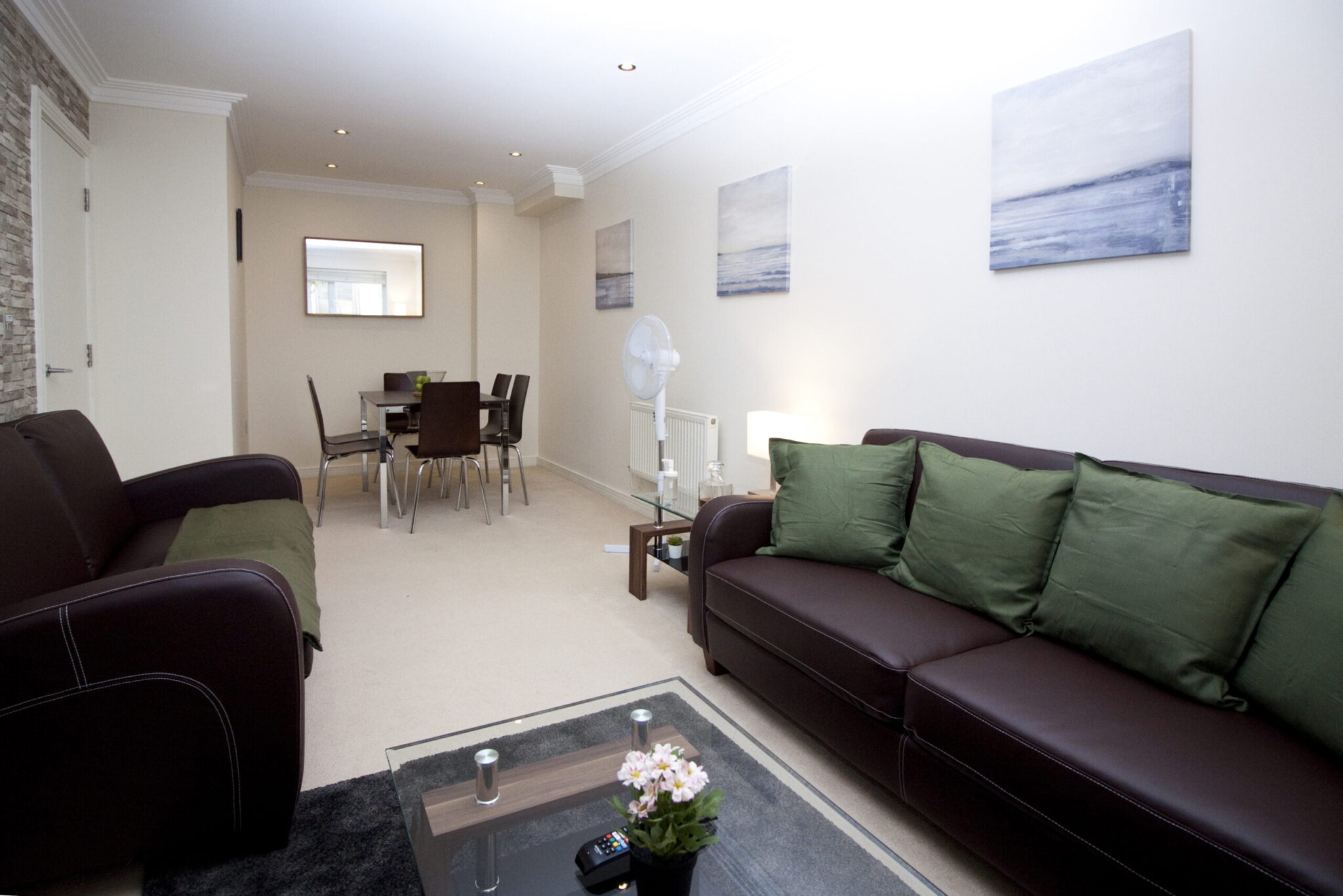 London Short Let Apartment - Surbiton Free Wifi On-site Parking Serviced Apartments - Urban Stay