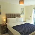 London Short Let Apartment - Surbiton Free Wifi On-site Parking Serviced Apartments - Urban Stay