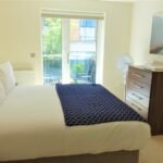 London Short Let Apartment - Surbiton Free Wifi On-site Parking Serviced Apartments - Urban Stay