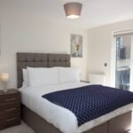 London Short Let Apartment - Surbiton Free Wifi On-site Parking Serviced Apartments - Urban Stay