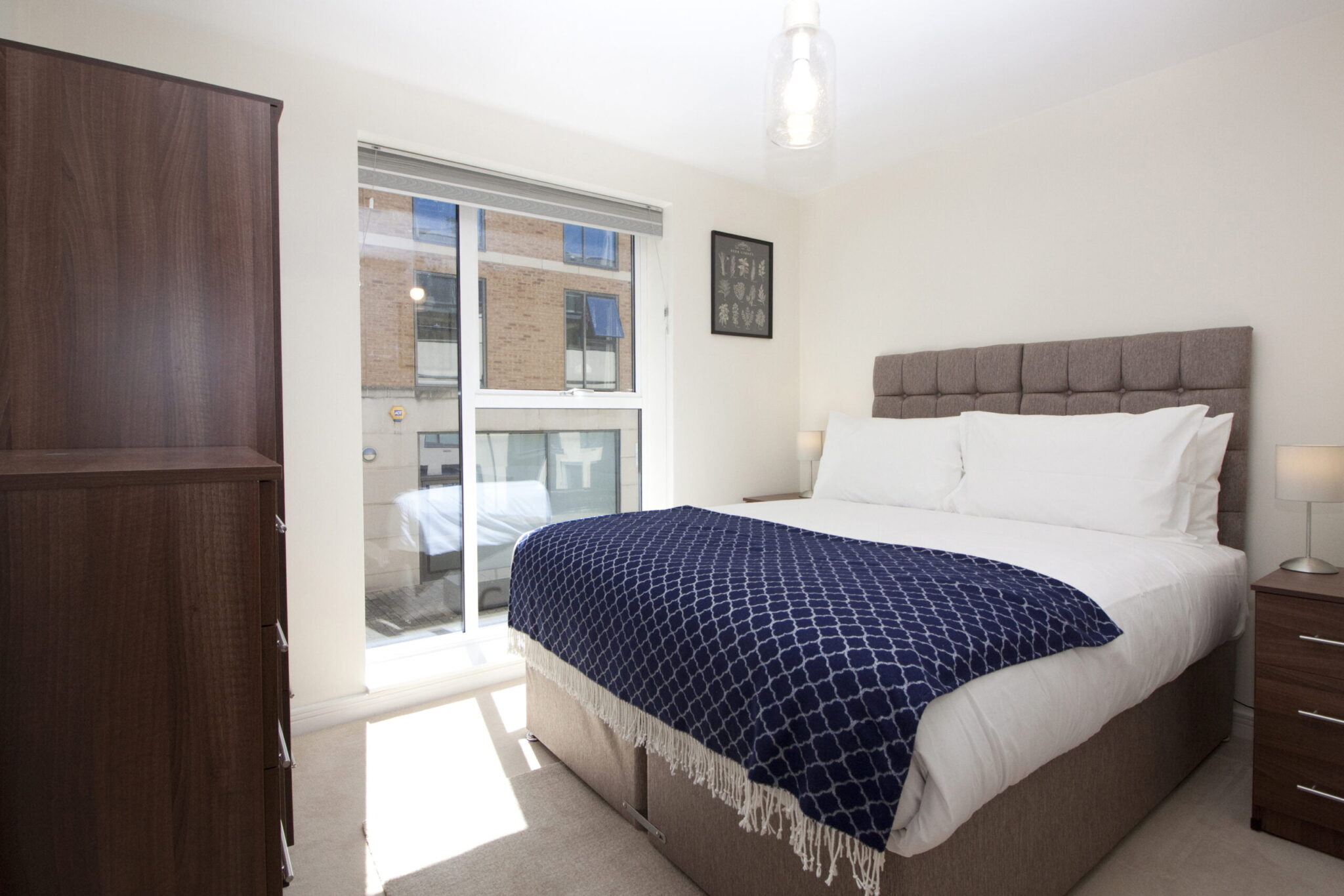 London-Short-Let-Apartment---Surbiton-Free-Wifi-On-site-Parking-Serviced-Apartments---Urban-Stay