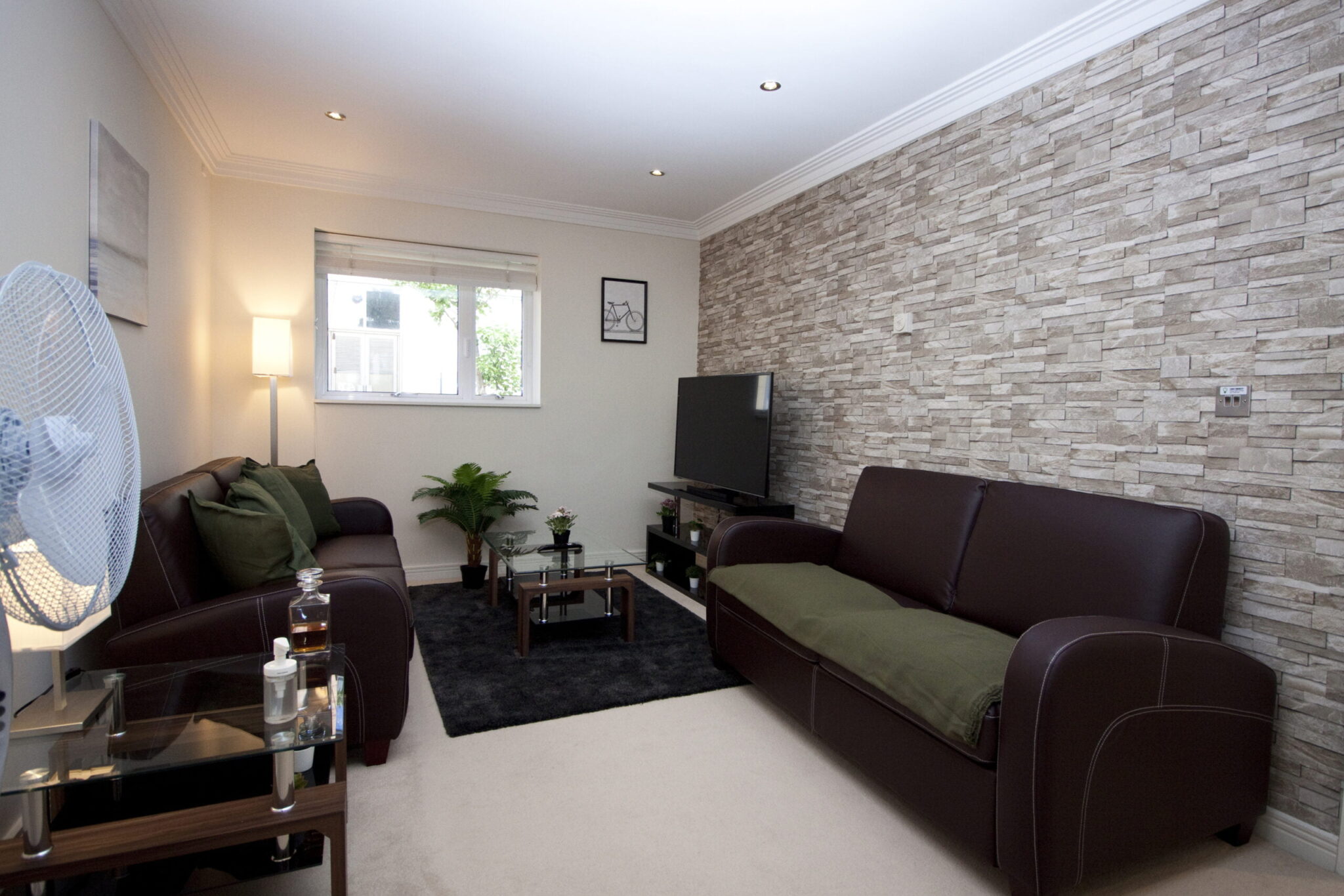 London-Short-Let-Apartment---Surbiton-Free-Wifi-On-site-Parking-Serviced-Apartments---Urban-Stay