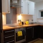Serviced Accommodation Guildford - Abbots Place Garden Parking Free Wifi Apartments - Urban Stay