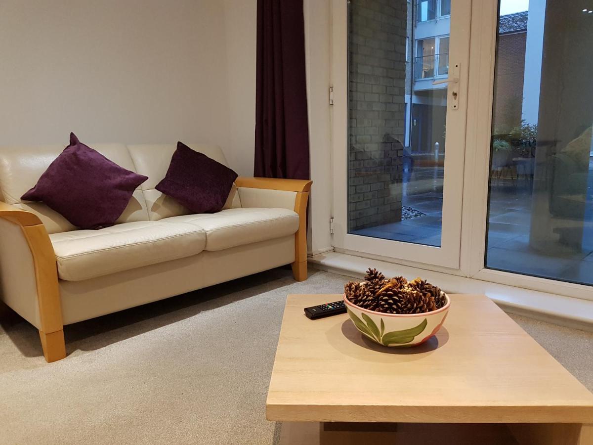 Serviced-Accommodation-Guildford---Abbots-Place-Garden-Parking-Free-Wifi-Apartments---Urban-Stay