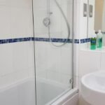 Serviced Accommodation Guildford - Abbots Place Garden Parking Free Wifi Apartments - Urban Stay