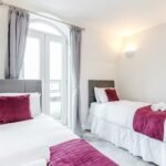 Serviced Accommodation Staines - Clarence Street City Centre Free Wifi Parking Apartments - Urban Stay