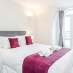 Serviced Accommodation Staines - Clarence Street City Centre Free Wifi Parking Apartments - Urban Stay