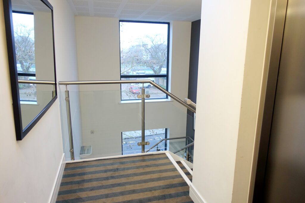 South-London-Serviced-Apartments---Somerset-Road-Free-Wifi-Parking-Balcony-Apartments---Urban-Stay