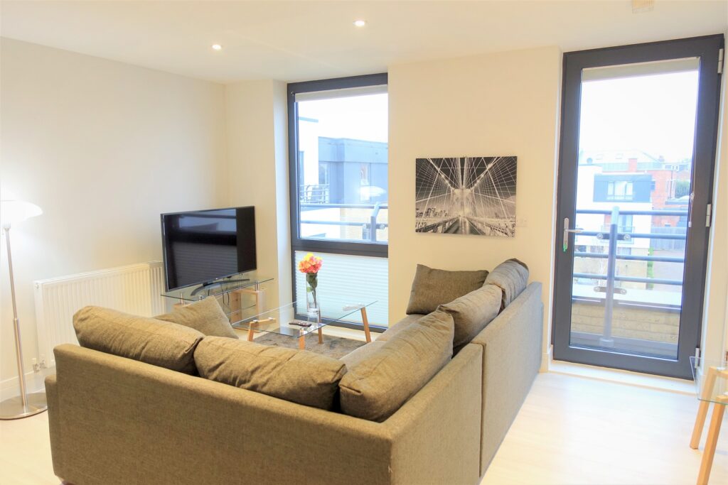 South London Serviced Apartments - Somerset Road Free Wifi Parking Balcony Apartments - Urban Stay