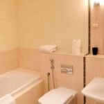 Surrey Serviced Accommodation - Hampton Court Free Wifi DVD Player Parking Apartment - Urban Stay