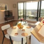 West London Serviced Accommodation - High Street Free Wifi Patio Balconi Parking Apartments - Urban Stay