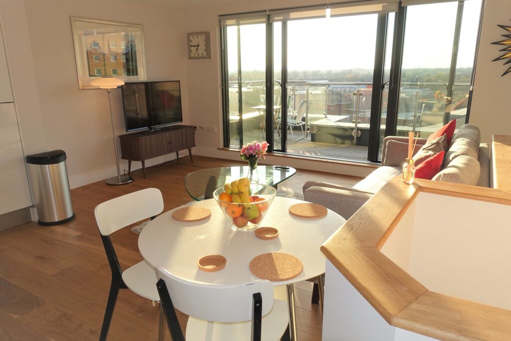 West-London-Serviced-Accommodation---High-Street-Free-Wifi-Patio-Balconi-Parking-Apartments---Urban-Stay