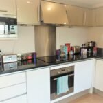 West London Serviced Accommodation - High Street Free Wifi Patio Balconi Parking Apartments - Urban Stay