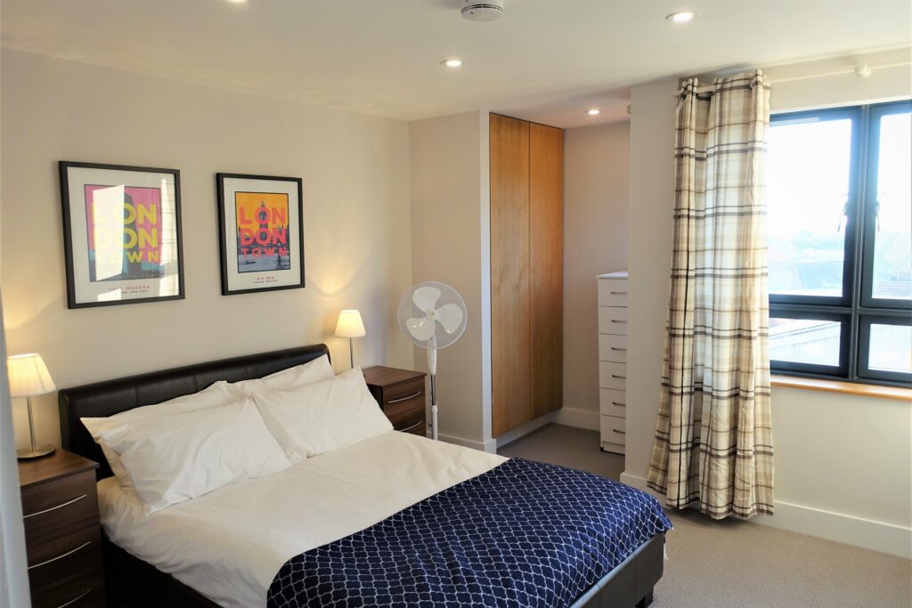West-London-Serviced-Accommodation---High-Street-Free-Wifi-Patio-Balconi-Parking-Apartments---Urban-Stay