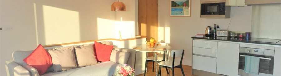 West London Serviced Accommodation – High Street Free Wifi Patio Balconi Parking Apartments – Urban Stay 6 West London Serviced Accommodation - High Street Free Wifi Patio Balconi Parking Apartments - Urban Stay