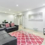 West London Serviced Apartment - The Quadrant Free Wifi Fitted Kitchen On-Site Parkin Apartments - Urban Stay