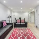 West London Serviced Apartment - The Quadrant Free Wifi Fitted Kitchen On-Site Parkin Apartments - Urban Stay