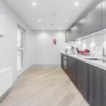 West London Serviced Apartment - The Quadrant Free Wifi Fitted Kitchen On-Site Parkin Apartments - Urban Stay