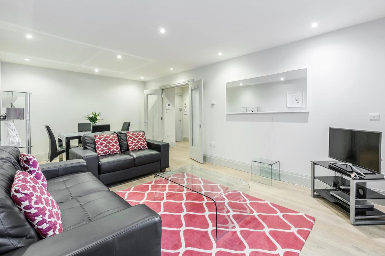 West London Serviced Apartment - The Quadrant Free Wifi Fitted Kitchen On-Site Parkin Apartments - Urban Stay