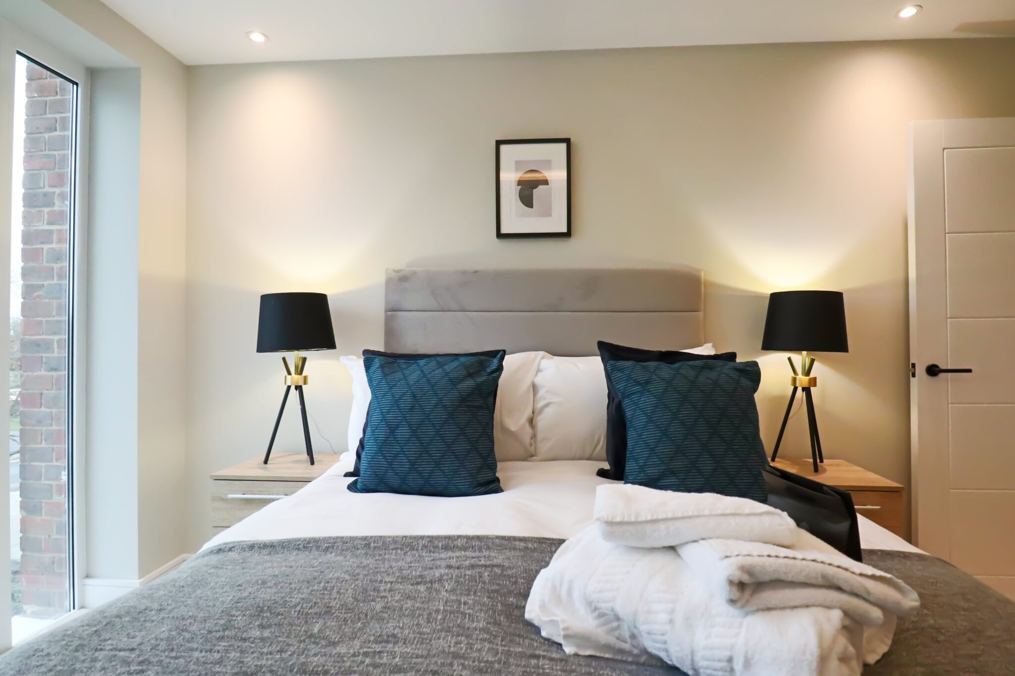 Welwyn-Garden-City-Apartments-offer-the-ideal-short-let-serviced-accommodation-in-Hertfordshire.-Book-modern-self-catering-accommodation-in-Welwyn-Garden-City-Centre-now-with-urban-Stay!-we-offer-free-wifi,-weekly-cleaning-and-parking