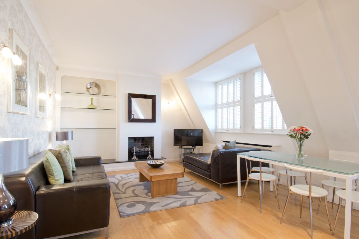 Bond-Street-Corporate-Accommodation-near-Oxford-Street,-Soho-and-The-West-End.-Book-our-2-bed-penthouse-apartment-London-with-lift-access.-Urban-Stay