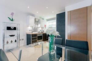 Book Guildford Short Let Apartments with free Wifi and parking. Book furnished serviced apartments in Guildford with more space than a hotel! Urban stay