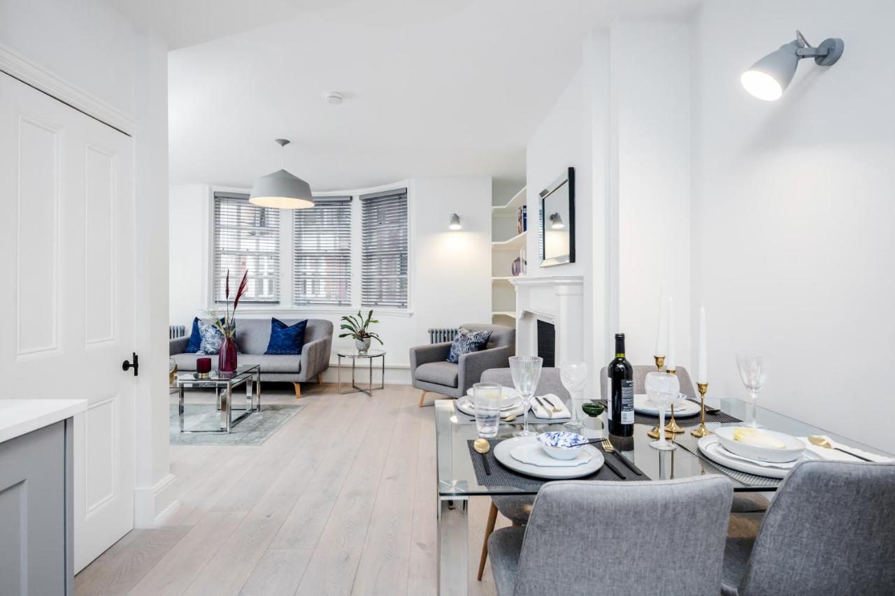 Charing-Cross-Accommodation-London-available-now!-Book-Serviced-Apartments-near-Soho,-The-West-End,-Piccadilly-Circus-&-Oxford-Street!-Urban-Stay