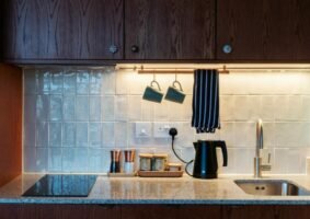 Chiswick Aparthotel in West London with gym, 24h reception, lift, parking & aircon. Book The Best Corporate Serviced Apartments in London now urban Stay
