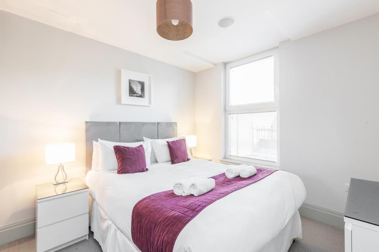The Crescent Apartments - West London Serviced Apartments - London | Urban Stay