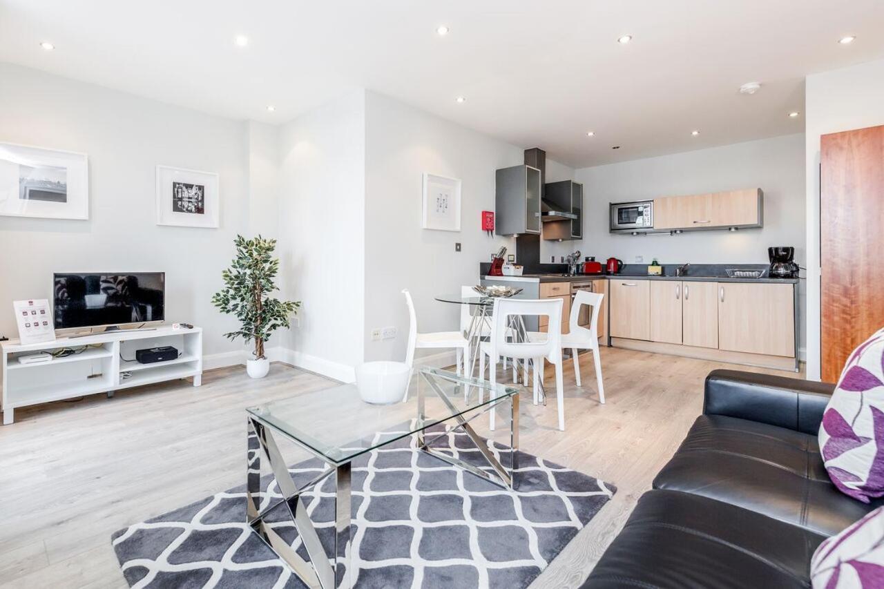 Furnished Serviced Apartments Staines with parking, wifi, all bills included. Book corporate accommodation in West London with Thames views! Urban Stay