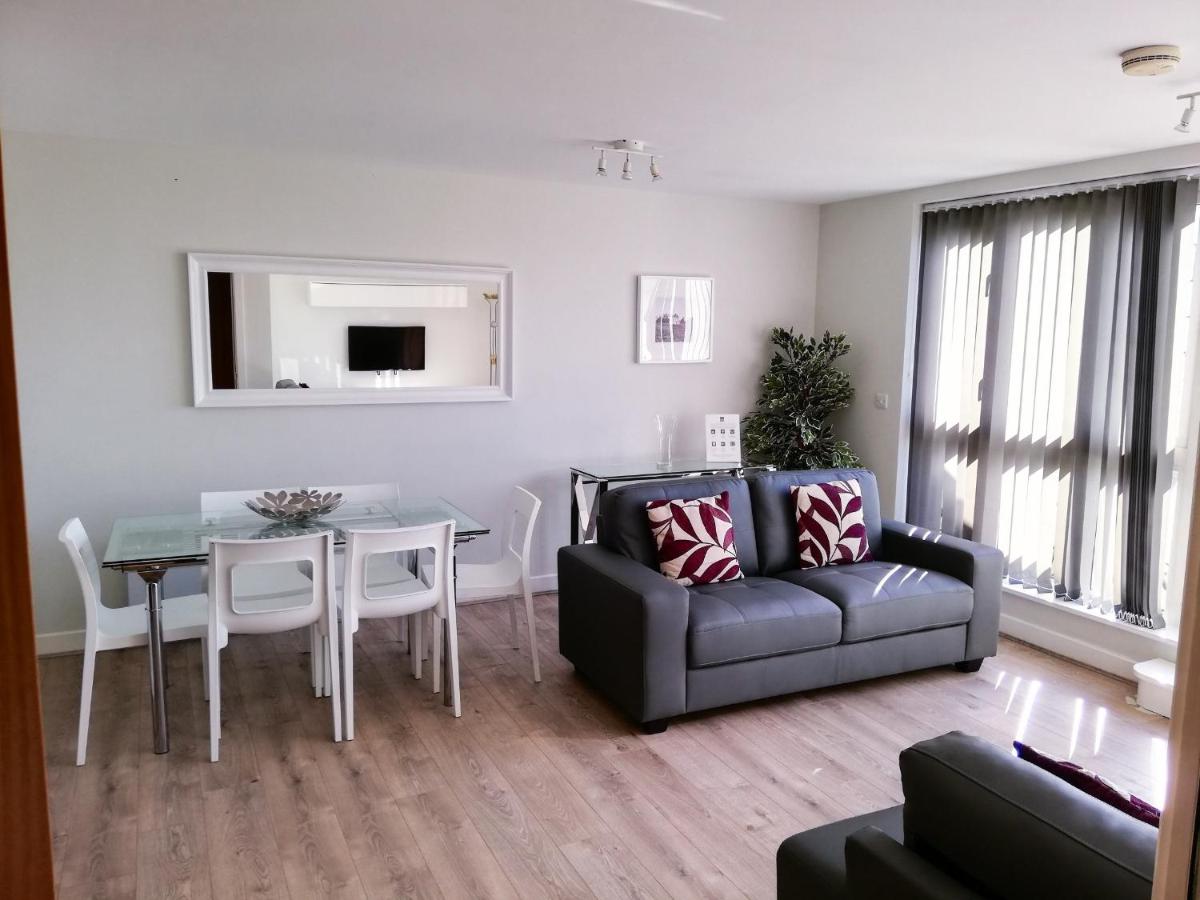 Short Let Apartments Croydon near Croydon town centre and Croydon train station. Book the best corporate serviced accommodation now with wifi Urban Stay