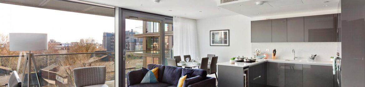 Tower Hill Serviced Accommodation with lift, reception, pool, gym, jacuzzi, garden & cinema! Book Luxury Apartments in The City of London now Urban Stay
