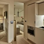 Aldgate Corporate Accommodation with 24h Reception, Lift, Gym and Aircon. Book pet friendly furnished serviced apartments in London City now! Urban Stay