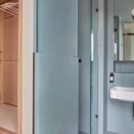 Aldgate Corporate Accommodation with 24h Reception, Lift, Gym and Aircon. Book pet friendly furnished serviced apartments in London City now! Urban Stay