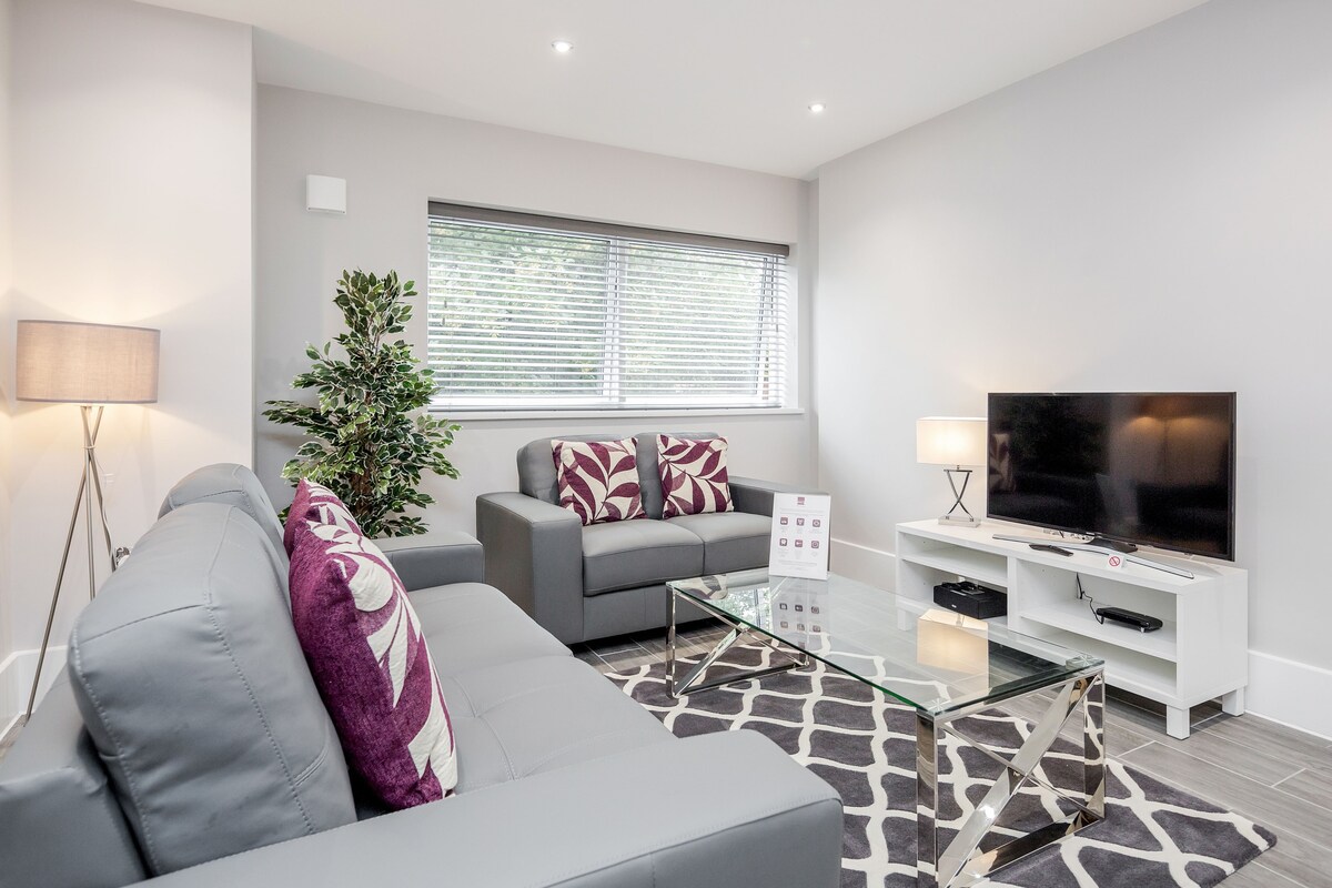 Hove-Serviced-Accommodation-in-East-Sussex-ready-for-short-lets.-Book-furnished-serviced-apartments-near-Brighton-Beach-on-UK's-South-coast.-Urban-Stay
