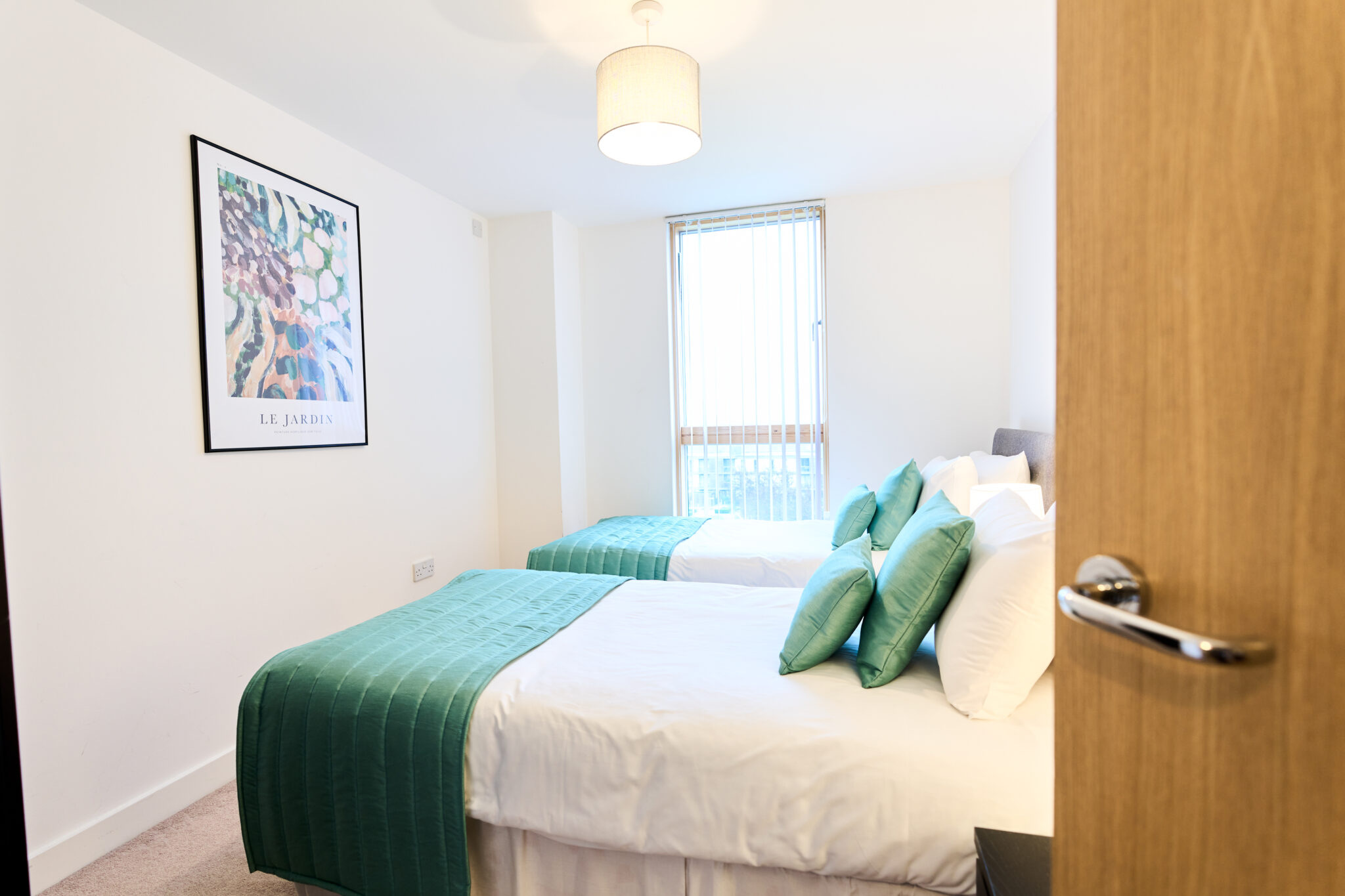 Discover top-tier holiday accommodation in Milton Keynes at Vizion Apartments. Indulge in contemporary luxury for an unforgettable stay | Urban Stay