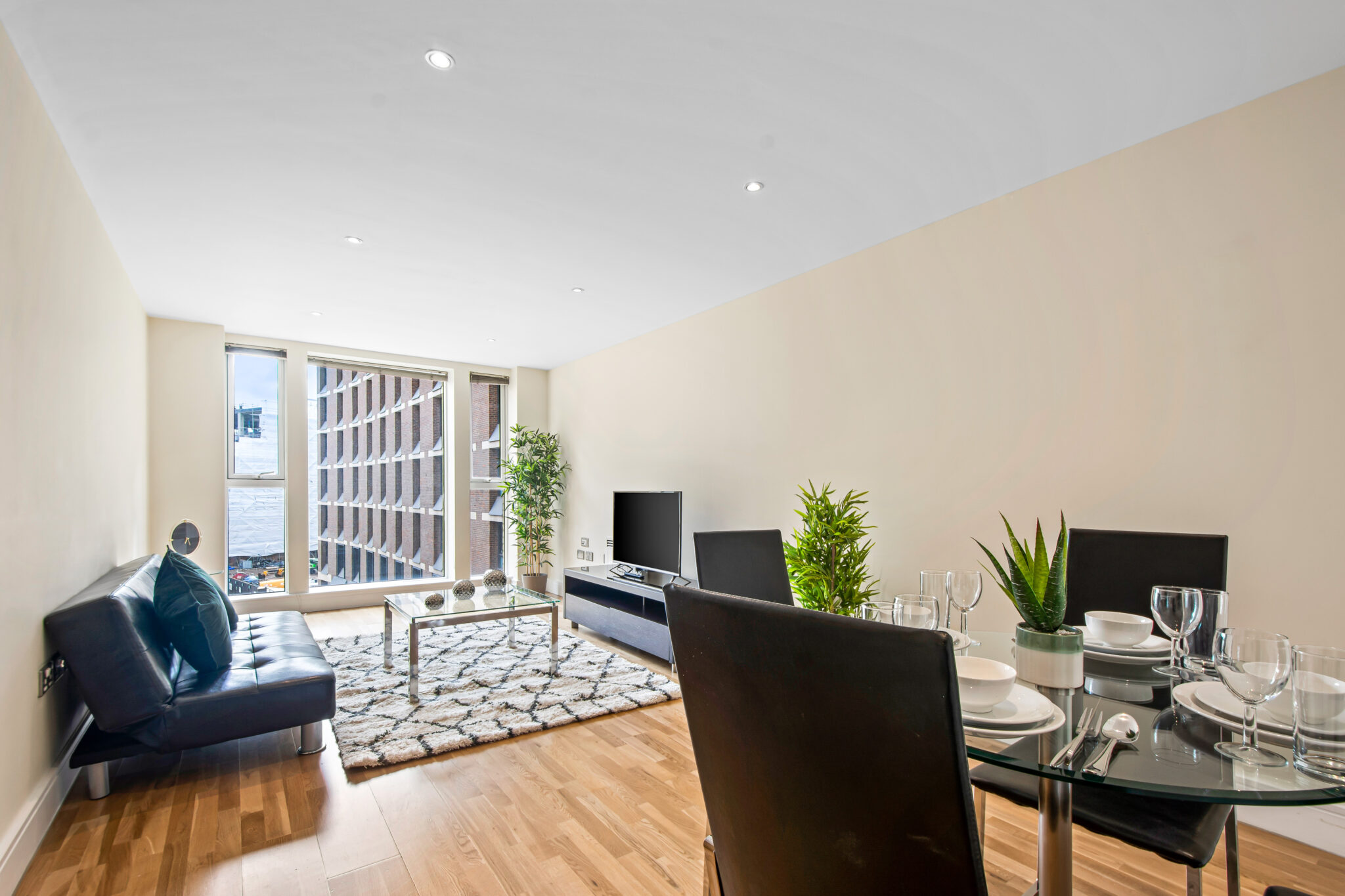 Experience luxury serviced accommodation near London Waterloo. Book your London stay for modern amenities and a prime central location! Urban Stay
