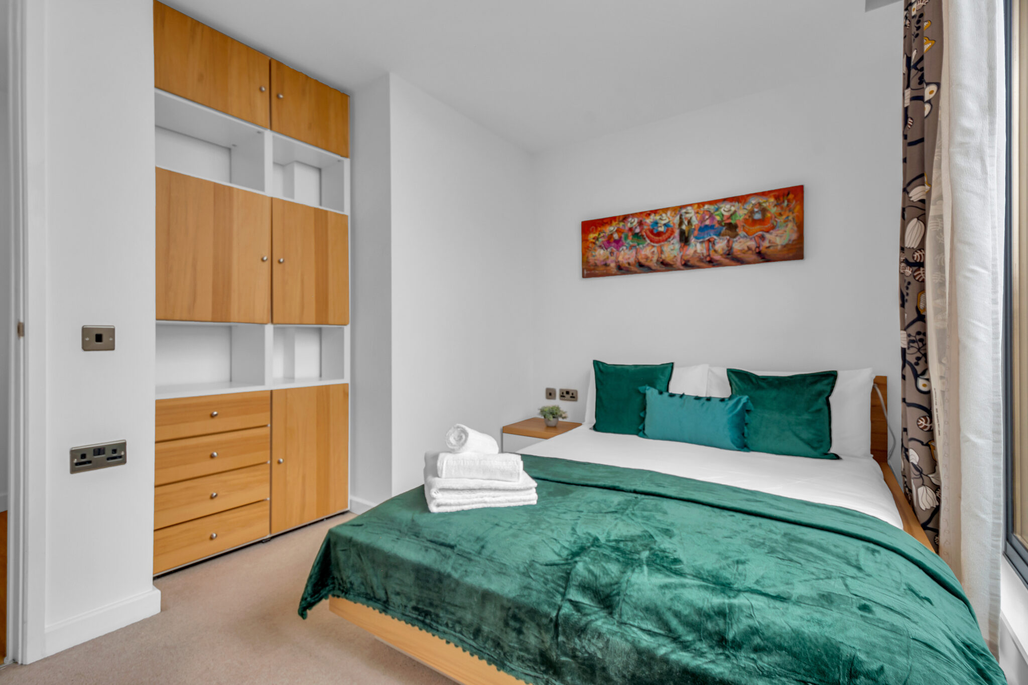 Book-our-Luxury-Accommodation-Near-Regent's-Park-and-stay-in-one-of-London's-Most-Desirable-Area!-Camden,-Euston-and-Kings-Cross-are-close-by-|-Urban-Stay