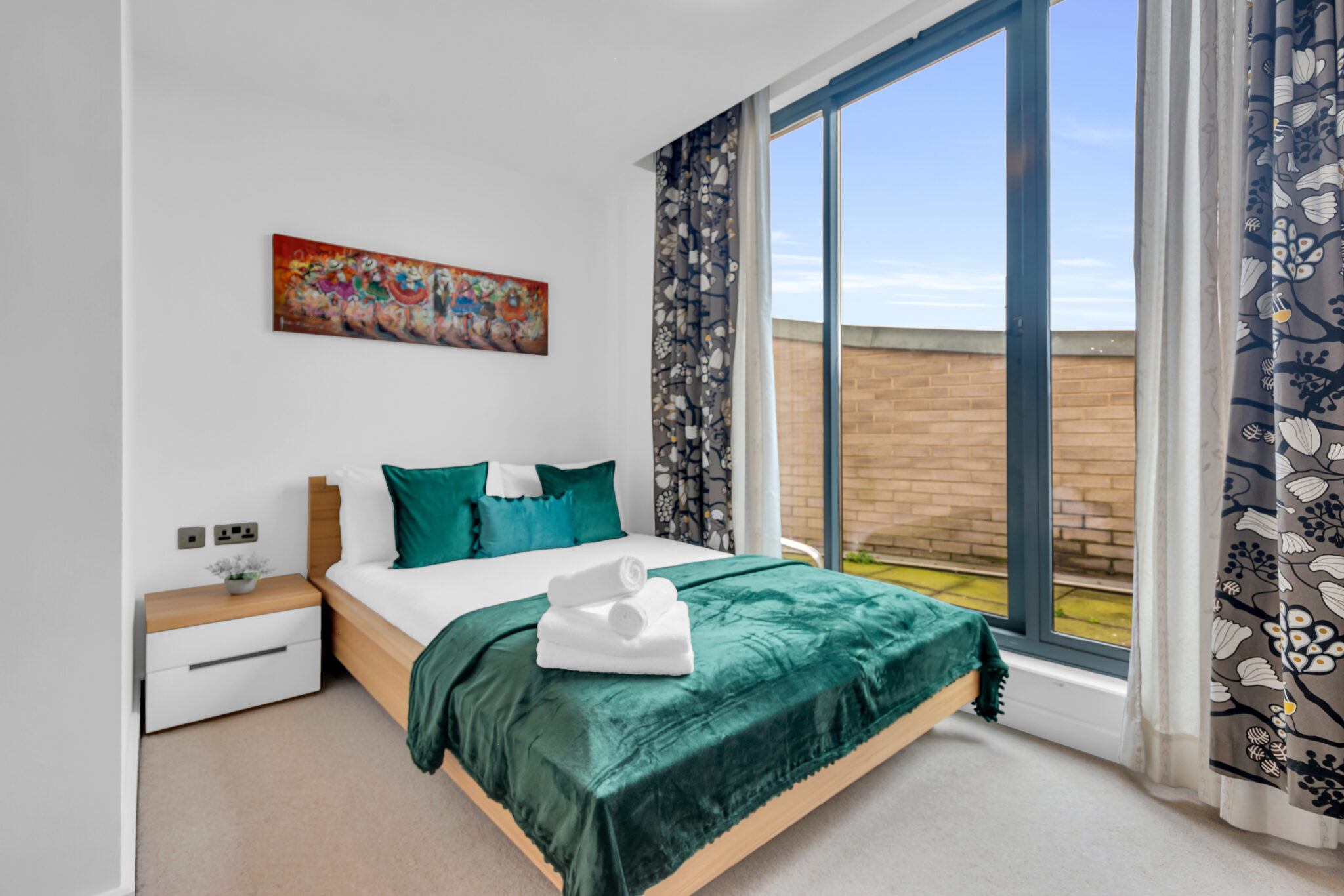 Book-our-Luxury-Accommodation-Near-Regent's-Park-and-stay-in-one-of-London's-Most-Desirable-Area!-Camden,-Euston-and-Kings-Cross-are-close-by-|-Urban-Stay