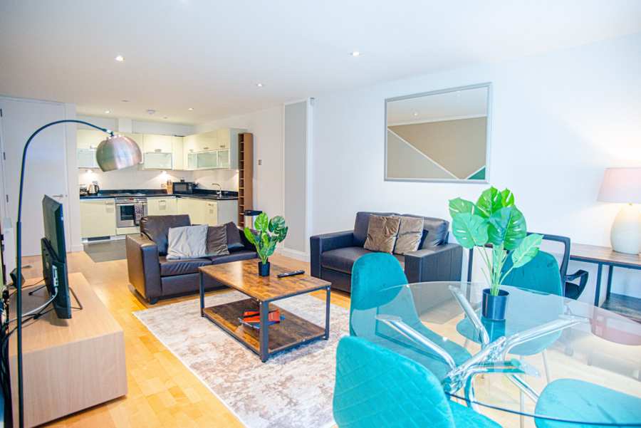 Experience luxurious serviced apartments at Farringdon. Explore our prime London location, modern amenities, and stylish interiors. Book now!