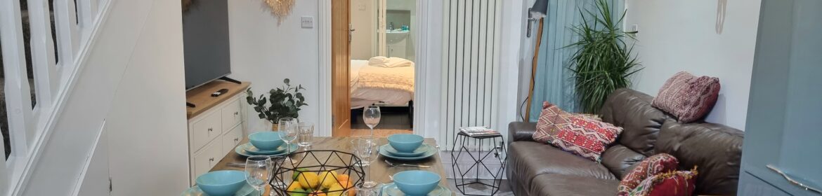 Book Family Accommodation London with Parking, Garden, Wifi, Netflix. This 4bed 3bath Serviced Apartment is only 8 min to London Bridge!