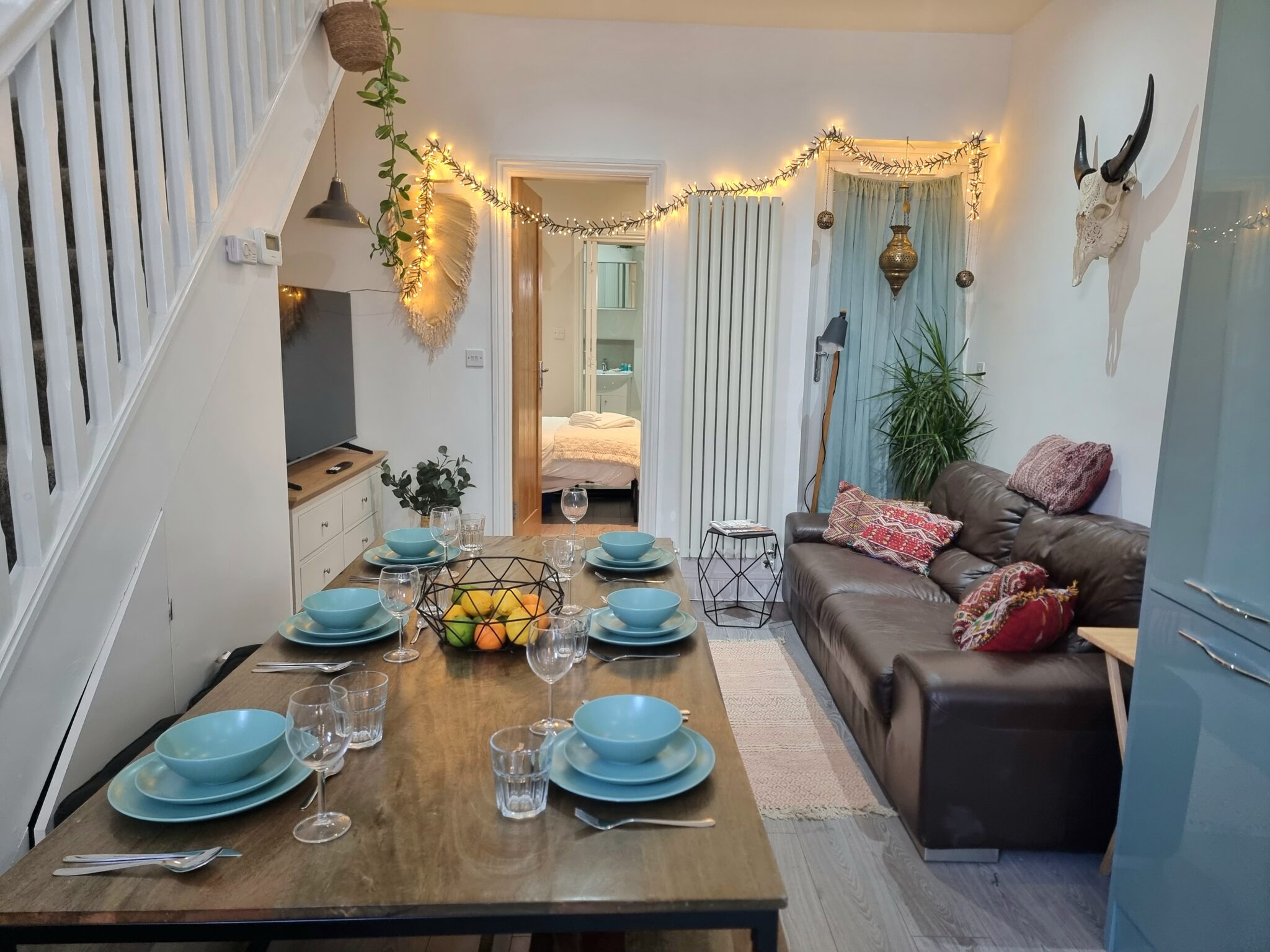 Book-Family-Accommodation-London-with-Parking,-Garden,-Wifi,-Netflix.-This-4bed-3bath-Serviced-Apartment-is-only-8-min-to-London-Bridge!