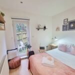 Book The Best Family Accommodation in London near Greenwich, Canary Wharf, London Bridge and tourist sights!Pet friendly apartment with garden