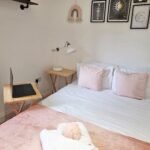 Book The Best Family Accommodation in London near Greenwich, Canary Wharf, London Bridge and tourist sights!Pet friendly apartment with garden | Urban Stay